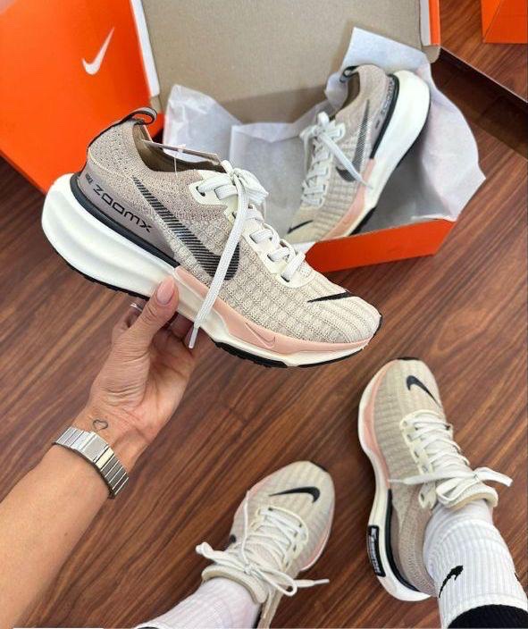 Nike zoomx nude