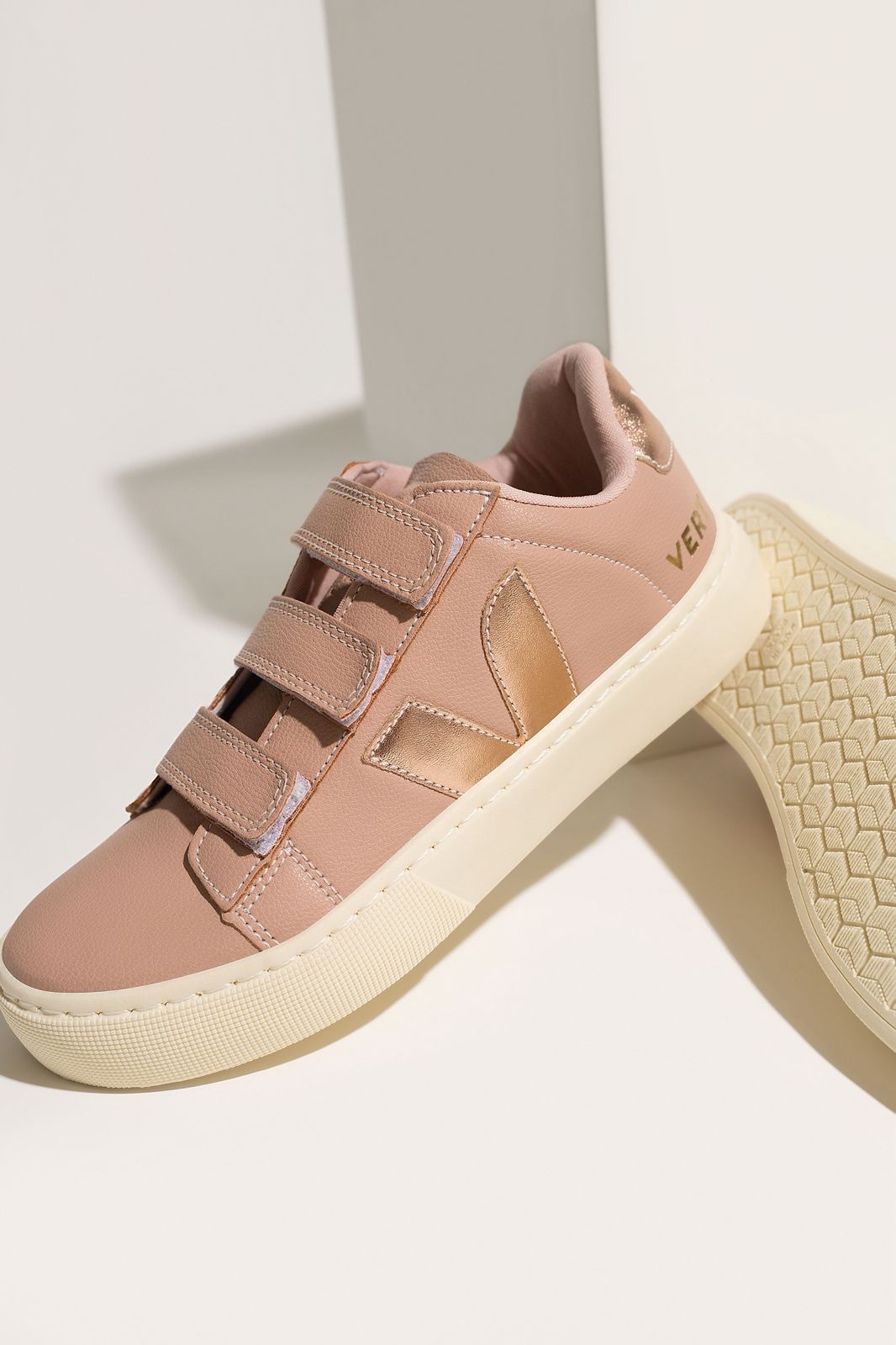 Veja Velcro Nude