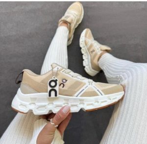 On-cloud nude